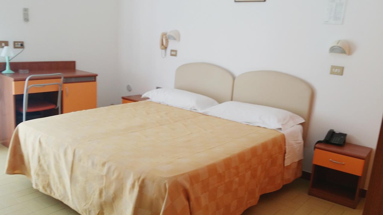Hotel La Falena Червия Экстерьер фото